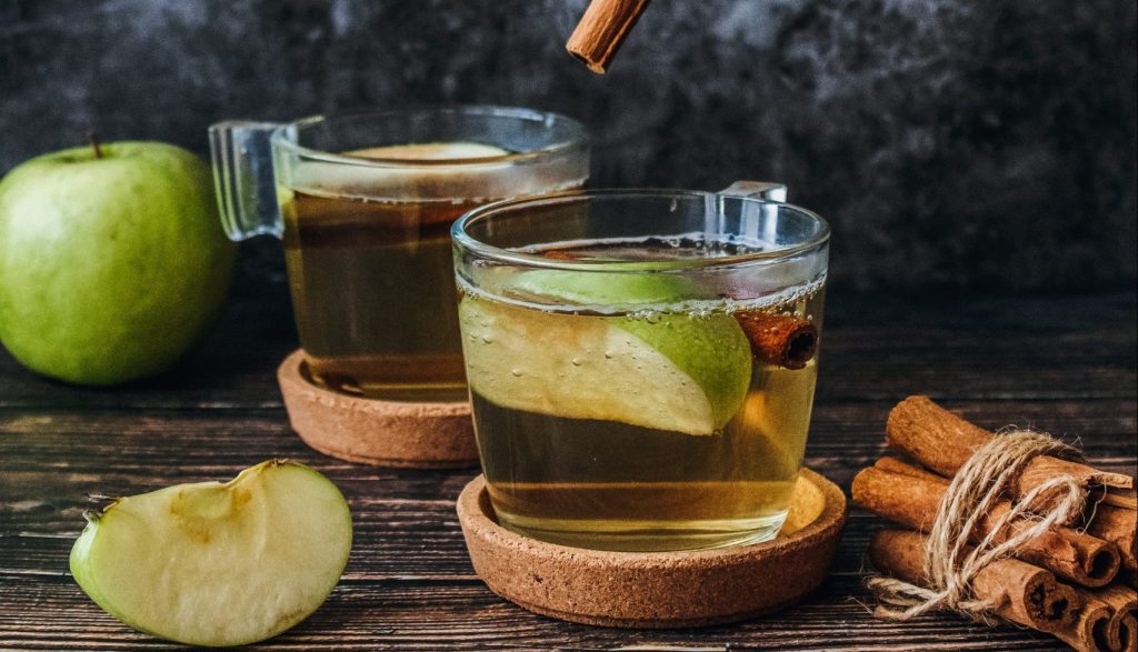 Chá de casca de maçã e canela para secar barriga