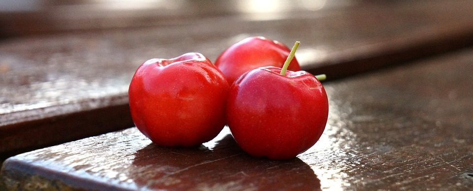 Alimentos que fortalecem a imunidade - acerola